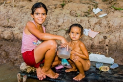 River-people-children-bathing-1d